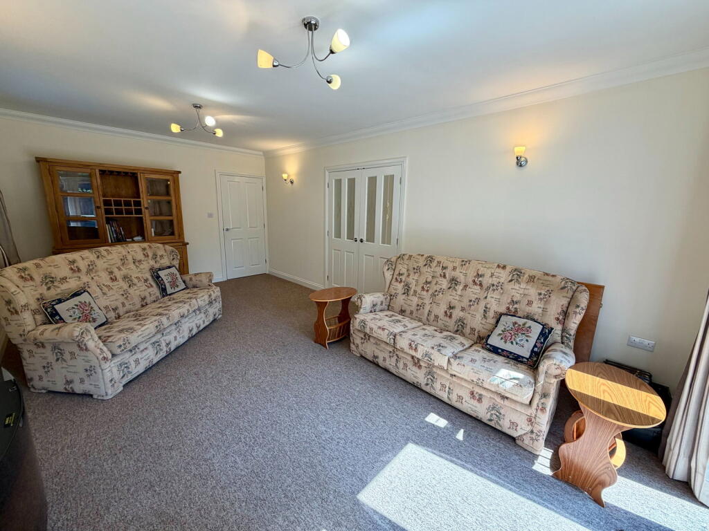 A Generous Property For Downsizing In Wigmore & No Chain!! photo 4