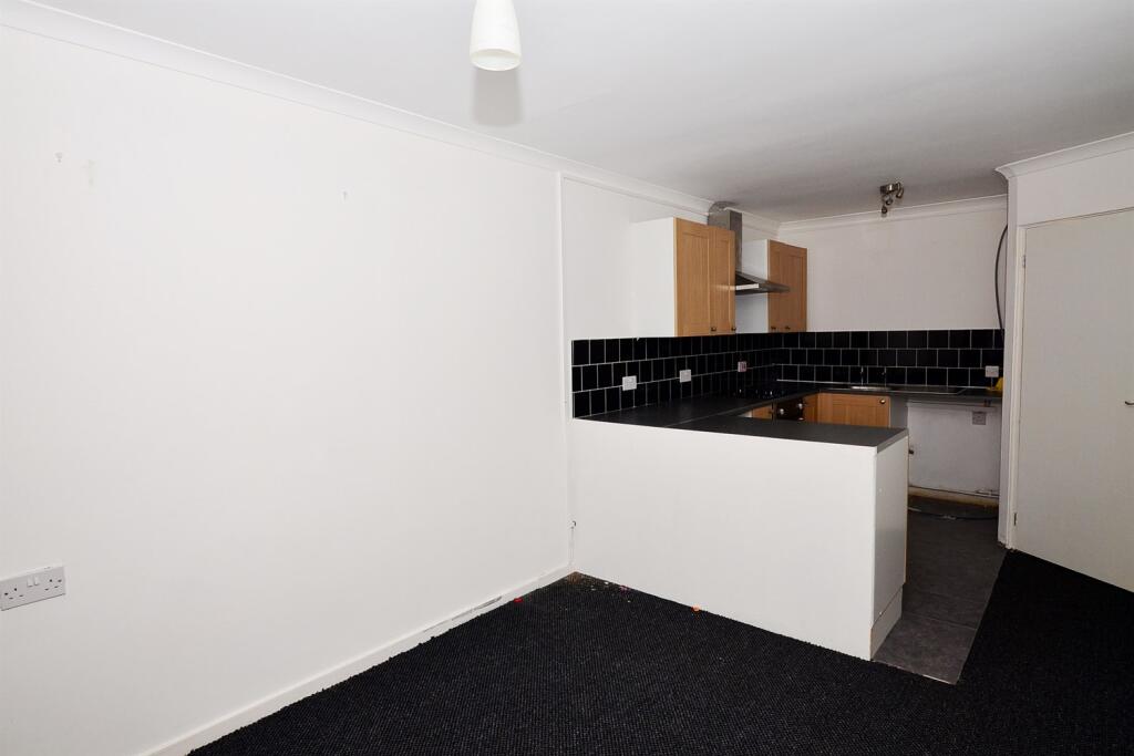 Apartment in Ilford - More
