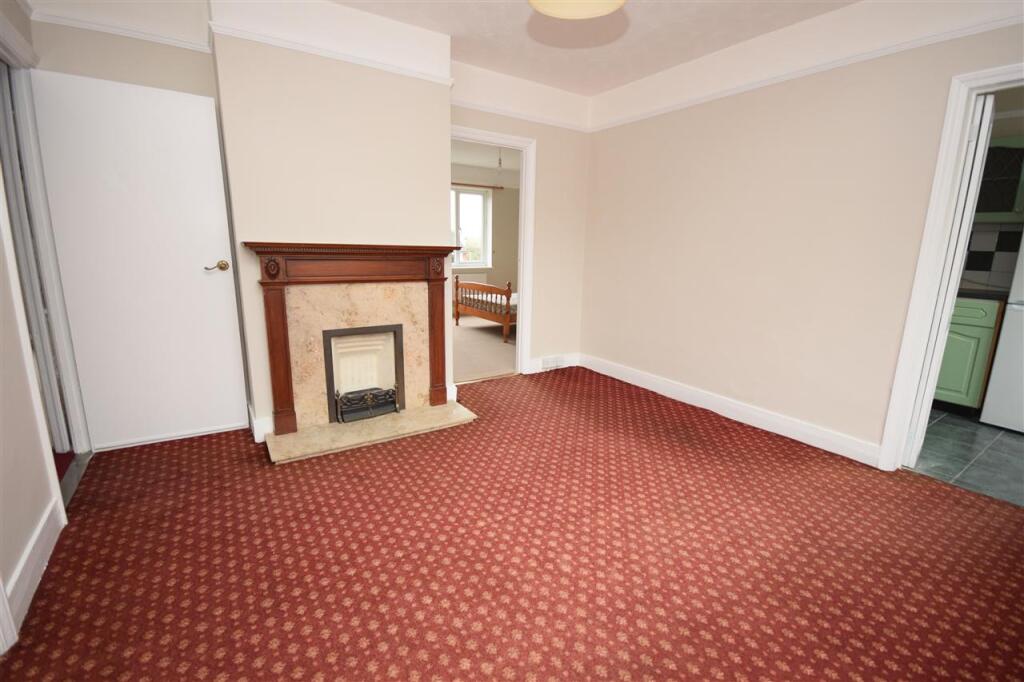 2-bed flat on Coval Lane, CM1, £215,000
