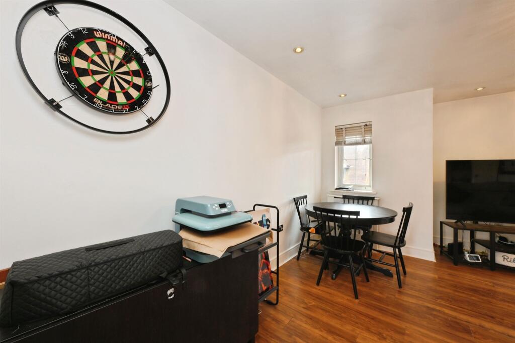 Apartment in East Hertfordshire, Stanstead St Margarets - View 4