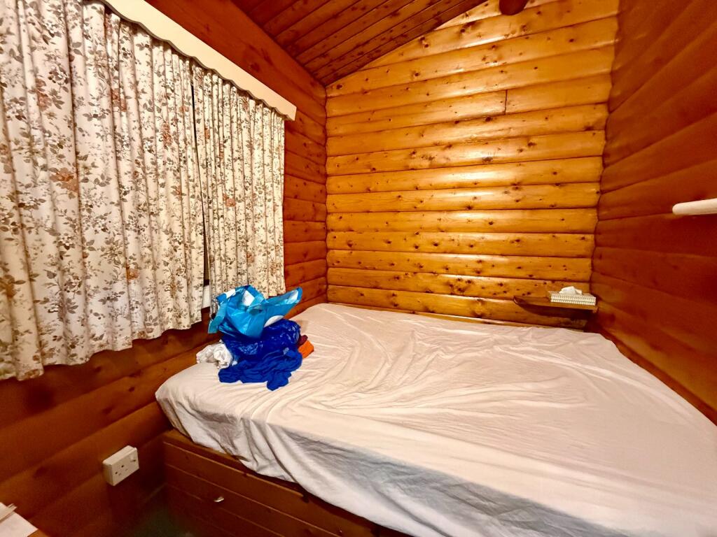 Cabin 186, Trawsfynydd Holiday Village, Bron Aber Trawsfynydd, LL41 4YB  photo 5