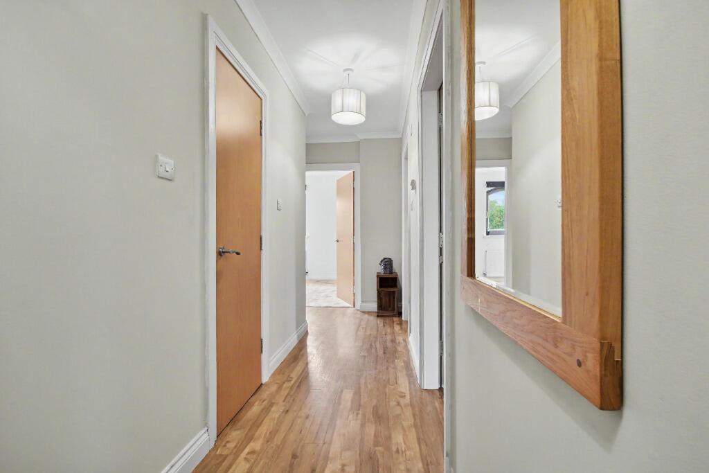 Apartment in Greenock, Ladyburn - View 4