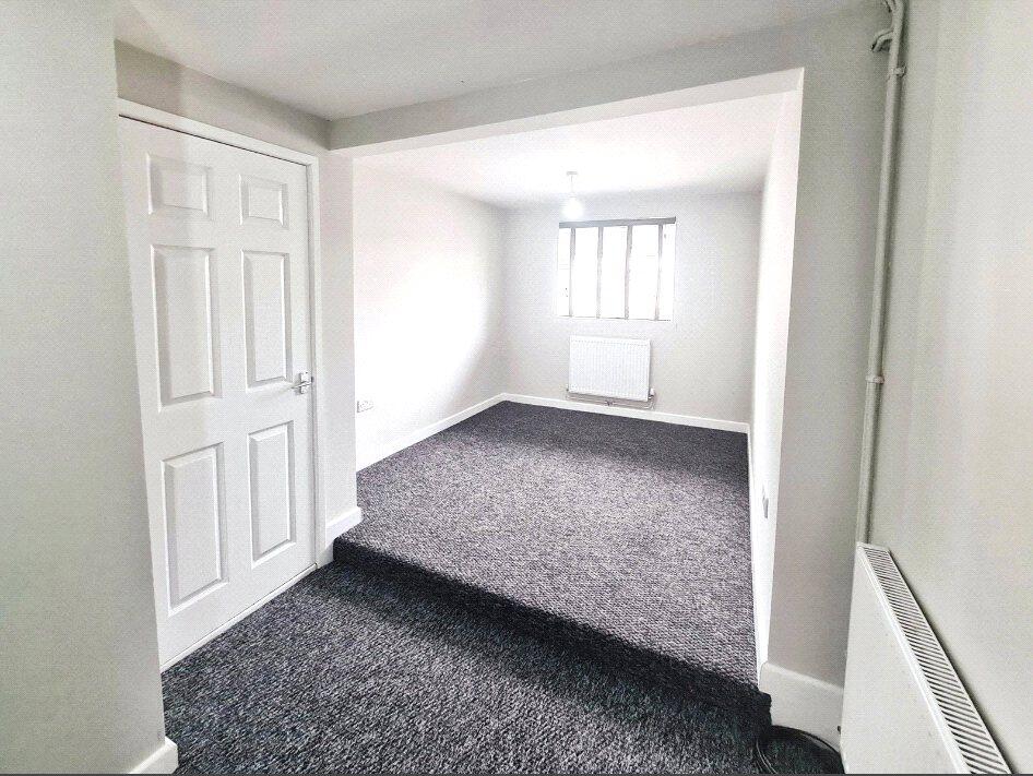 House in Southampton, Hollybrook - View 5