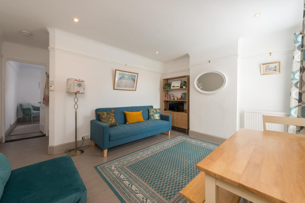 Apartment in Whitstable, Lower Island - View 2