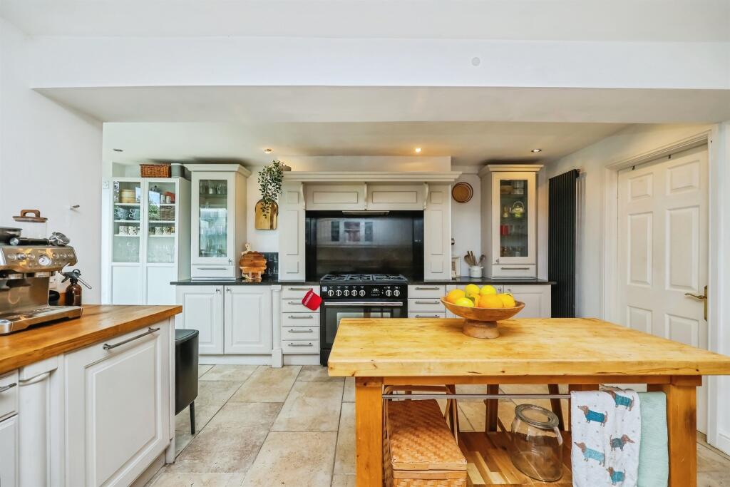 House in Nottingham, Rise Park - View 3