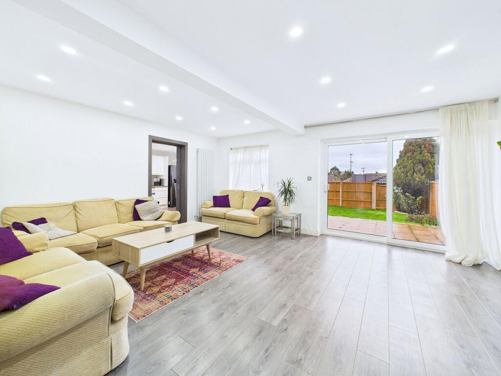 Brocks Hill Drive, Oadby photo 4