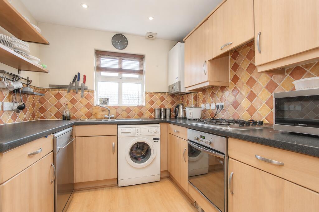 Apartment in Watford - View 3