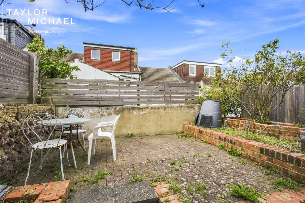 4 bedroom terraced house for rent