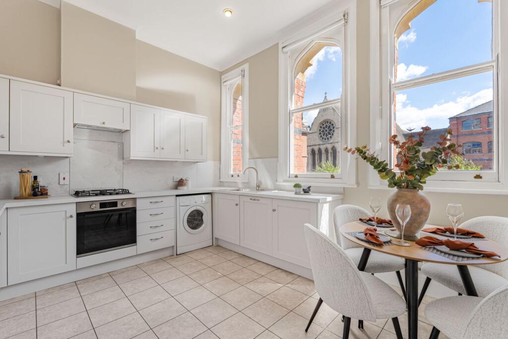 Apartment in Cheltenham, Ewens Farm, Montpellier - View 5