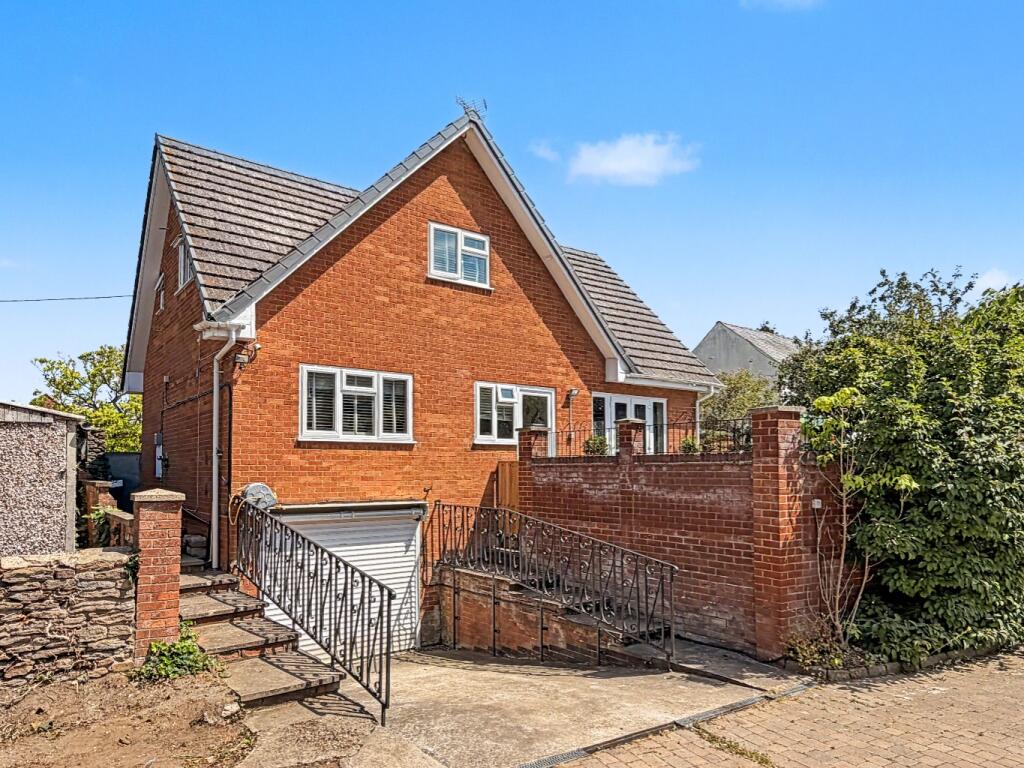 Main image of property: Little Oaks, 12a Oak Lane, Crick, NN6 7SS