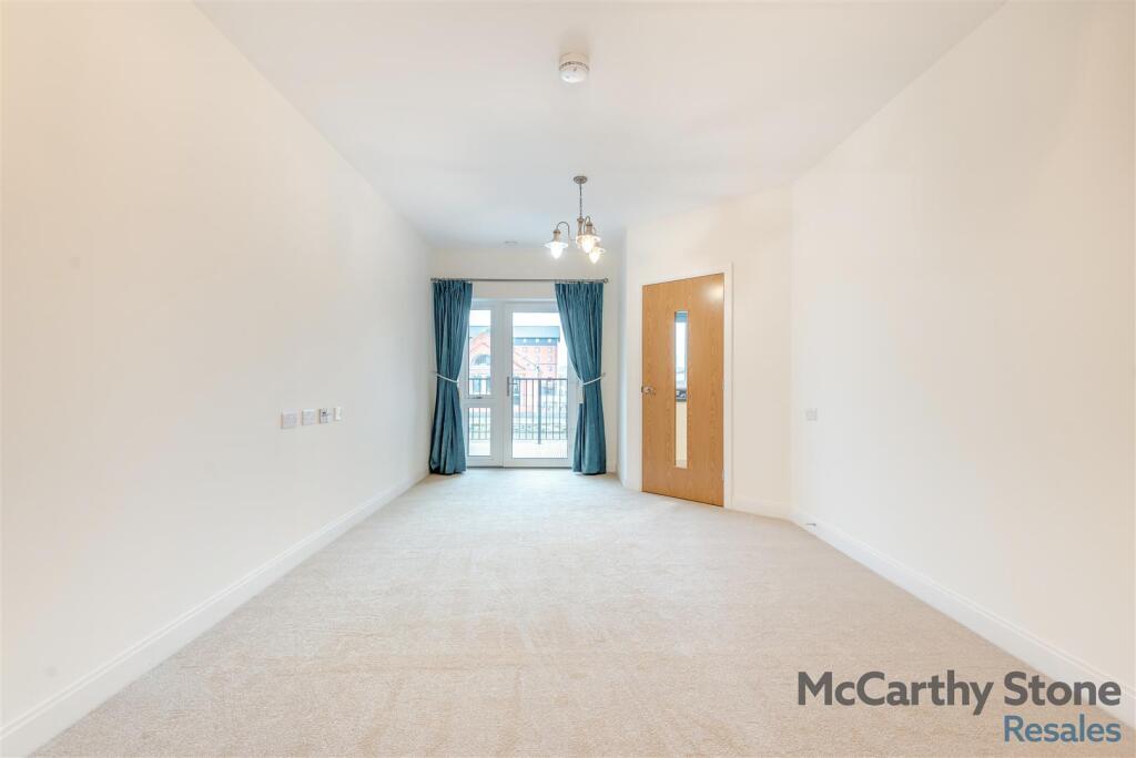 Apartment in Gloucester - View 2