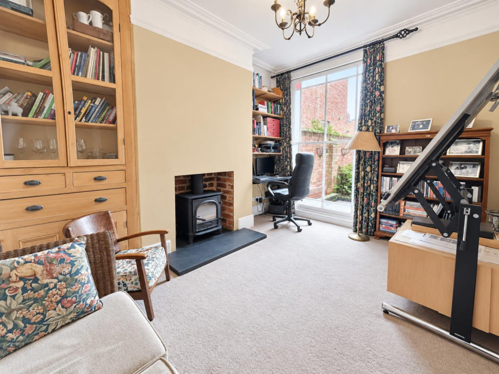 House in Northampton, Phippsville - More