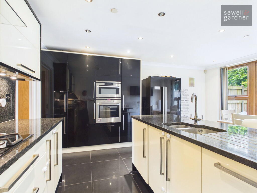 Dukes Place, Croxley Green - View 4