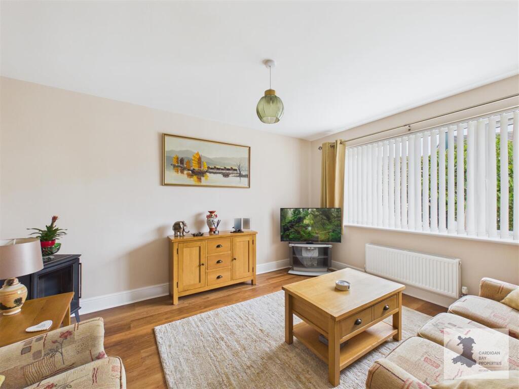 House in Aberteifi / Cardigan, New Town, Cardigan - More