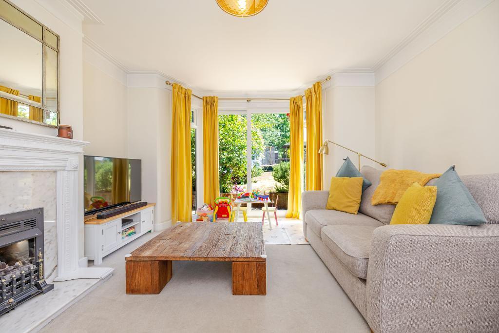 Derwent Drive, Riddlesdown, CR8 1ES photo 4