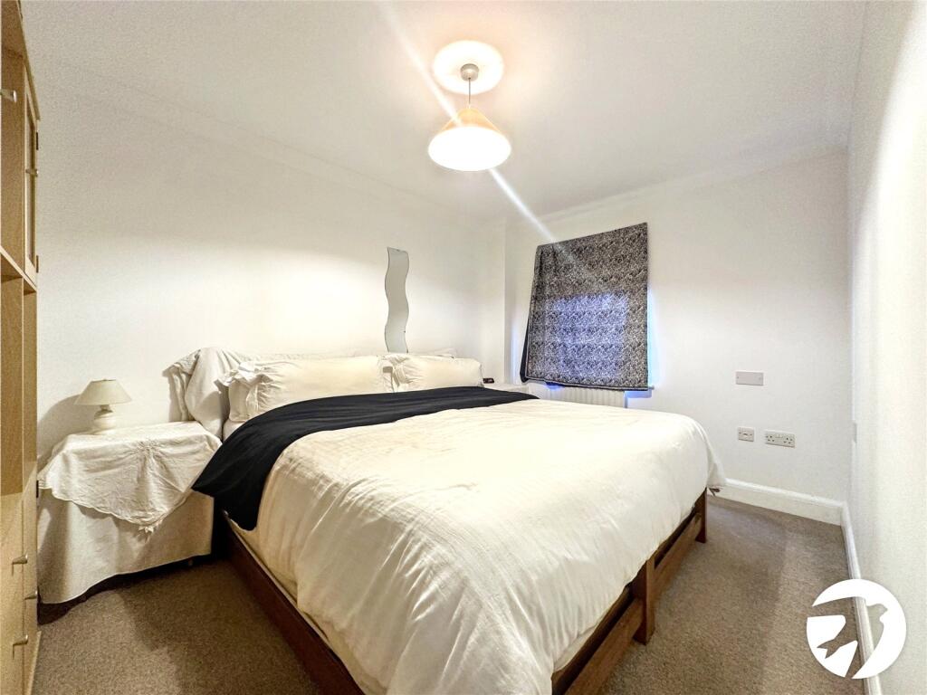 House in Chatham, Medway - More