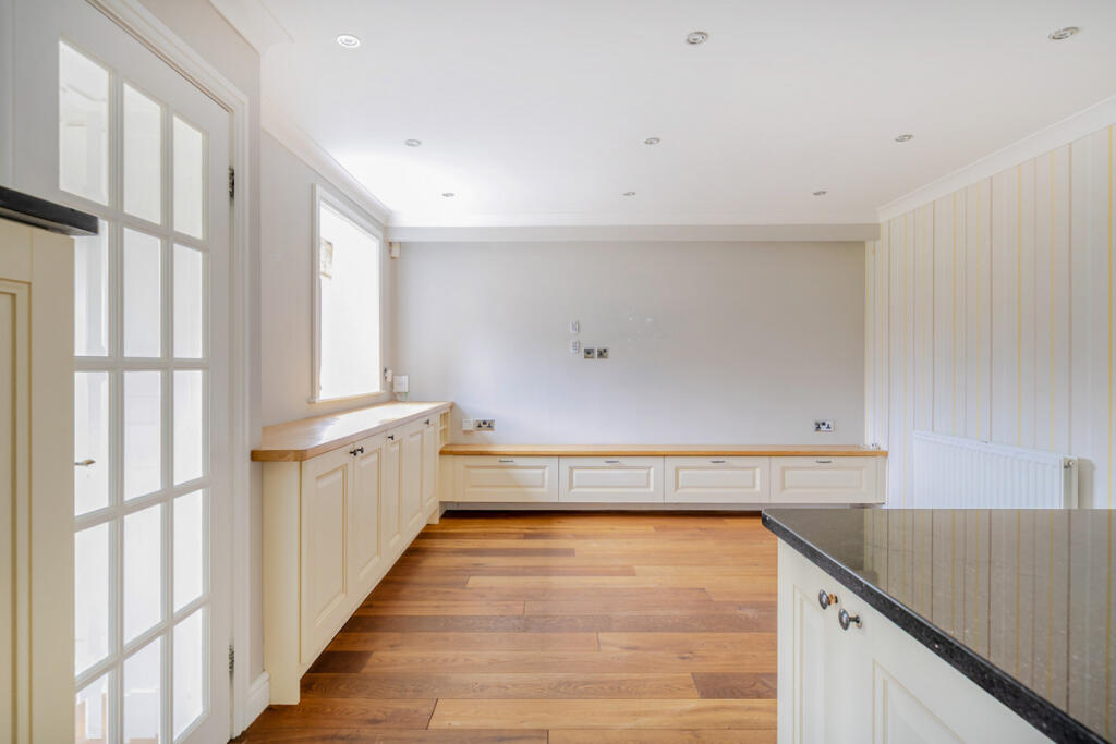 House in Bristol, Bury Hill, Winterbourne - More