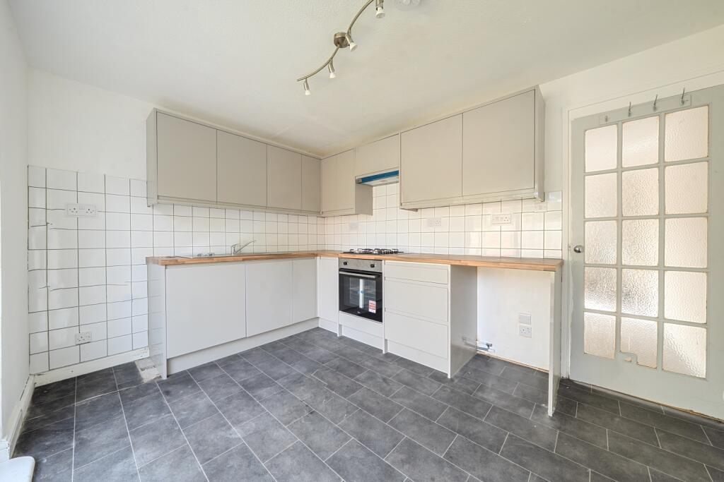 House in West Oxfordshire, Carterton - View 3