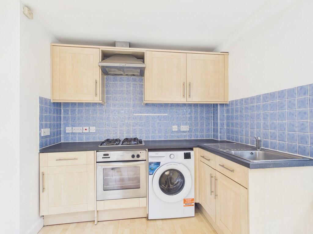 Apartment in Gloucester - View 4