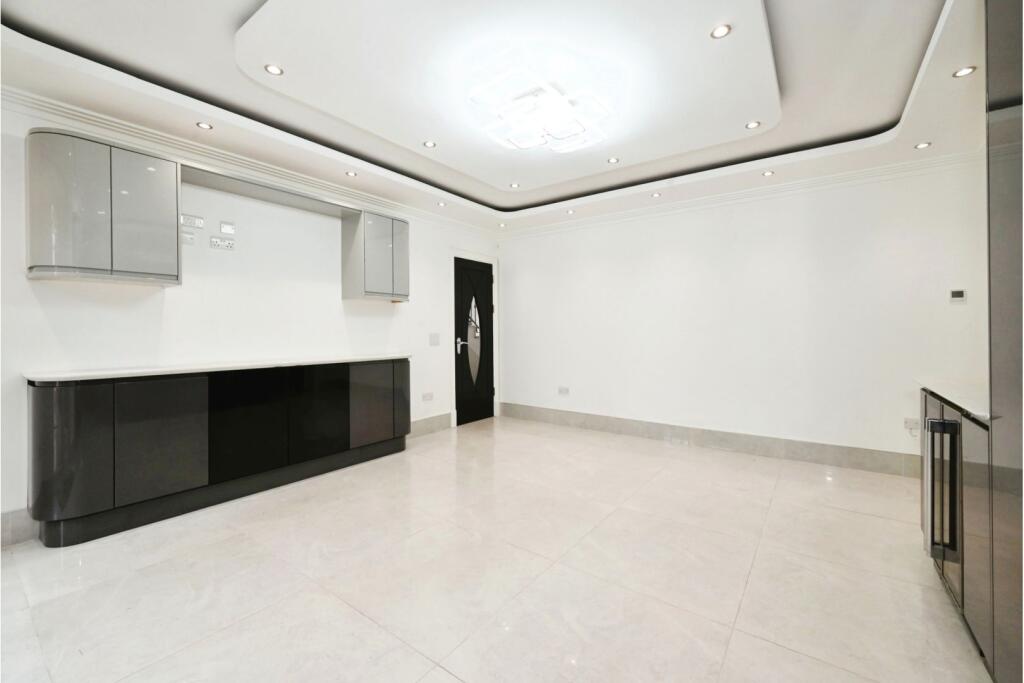 House in Slough, Sunninghill and Ascot - View 5