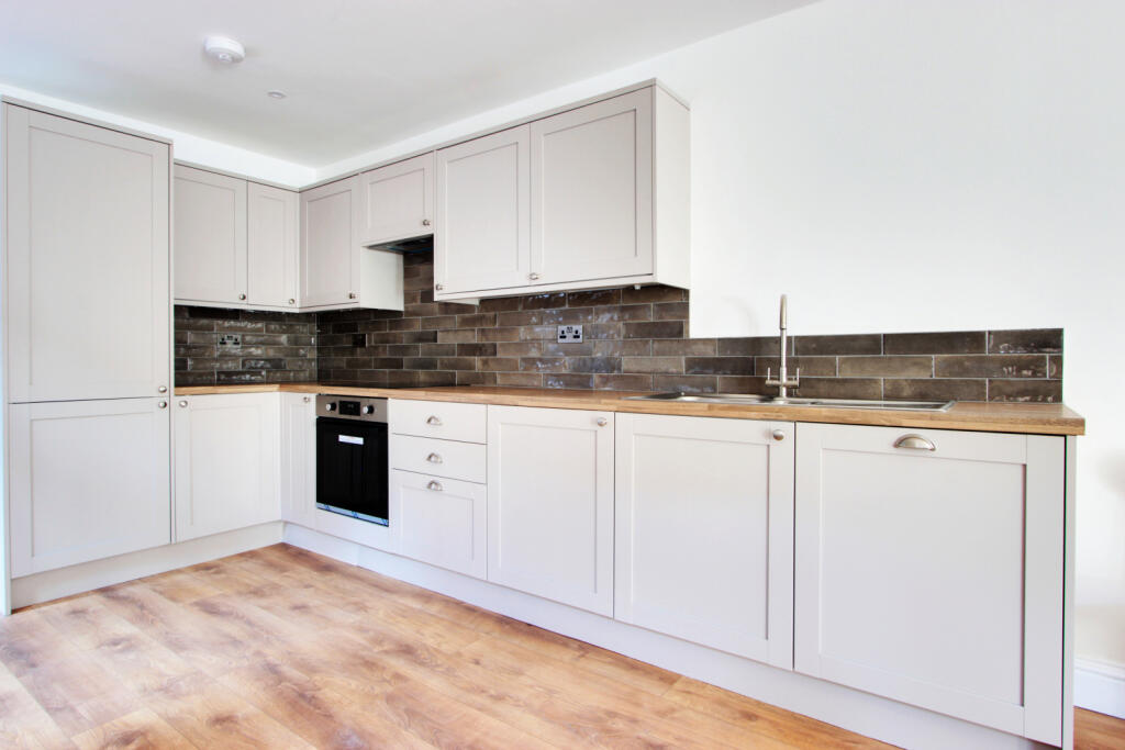 Apartment in Harrow - View 3