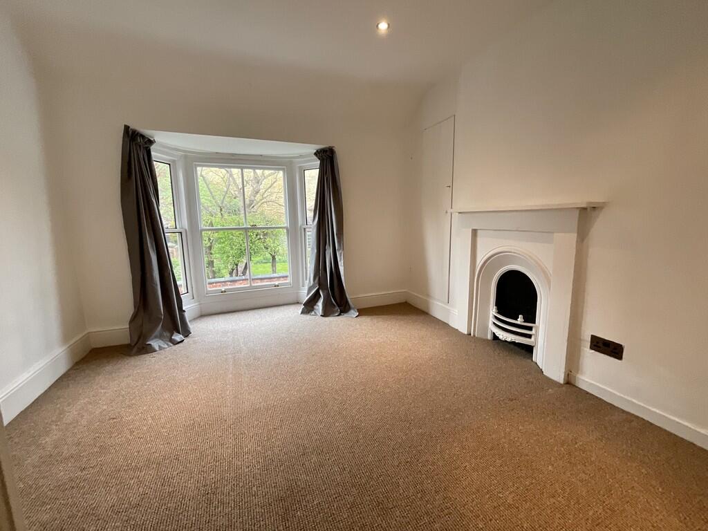 House in Lincoln - View 4