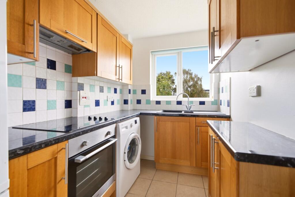 Apartment in St Albans, Sandridge - View 3