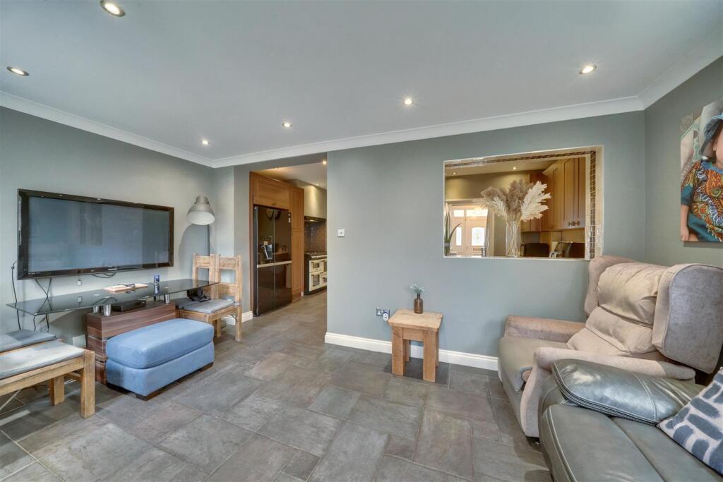 House in Enfield, Enfield Highway Shopping Centre, Ponders End - More