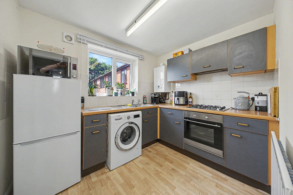 Apartment in Chesterfield, Derbyshire - View 2