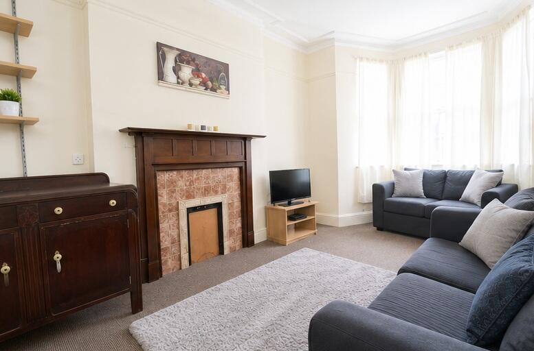 (4BED) Derby Grove, Lenton, Nottingham, NG7 - More