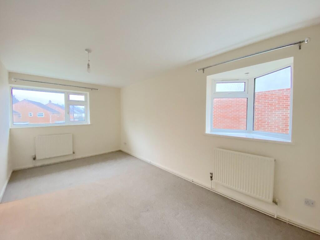 9 Pendinas Drive, Codsall WV8 1JS photo 2