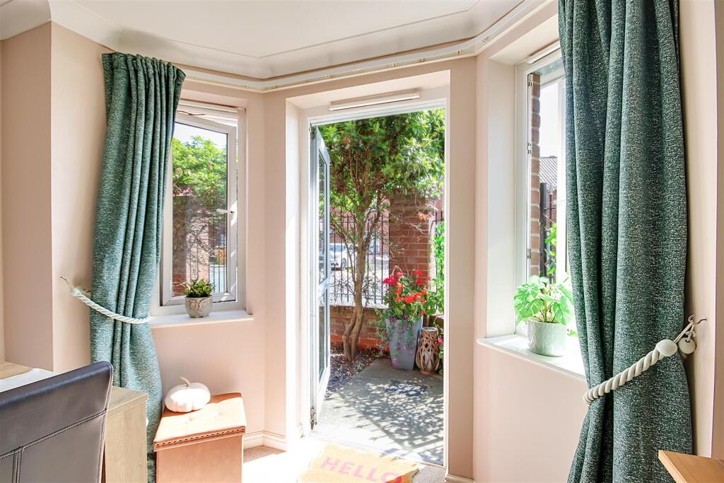 Apartment in Worthing, Broadwater - View 4