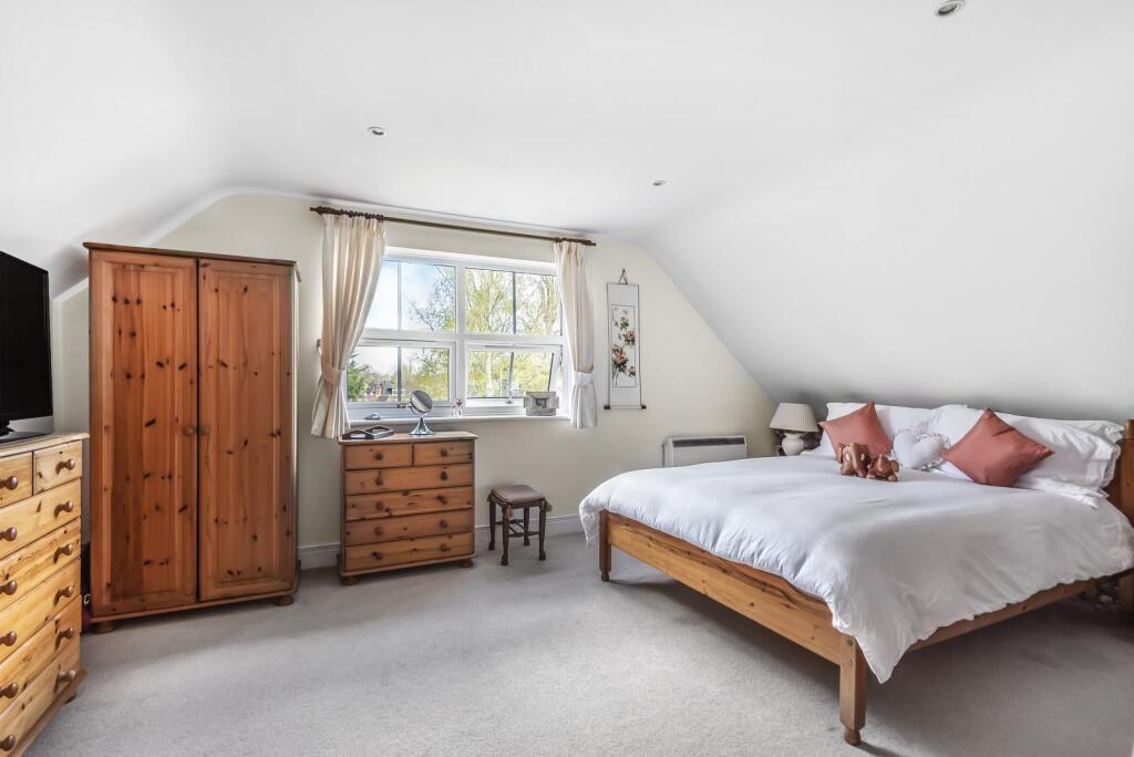 Napier Court, 15-21 Broomhall Road, Horsell, GU21 photo 4