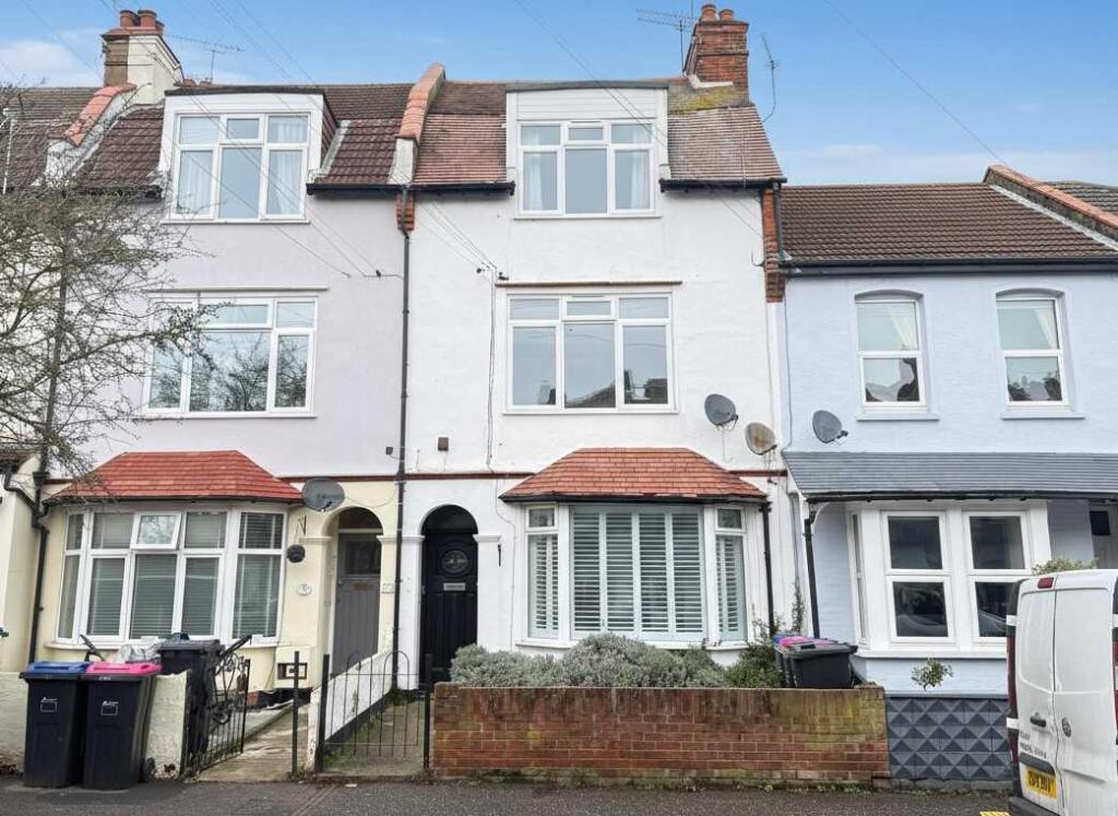 Main image of property: Leigh on Sea * Parking to Rear *