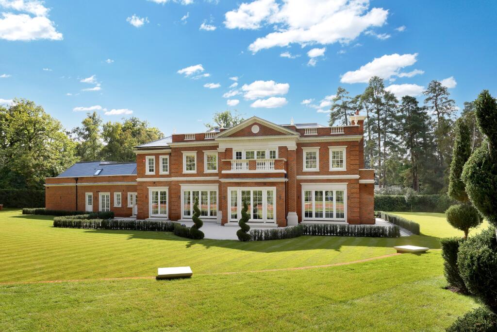 House in Runnymede, Callow Hill - View 4