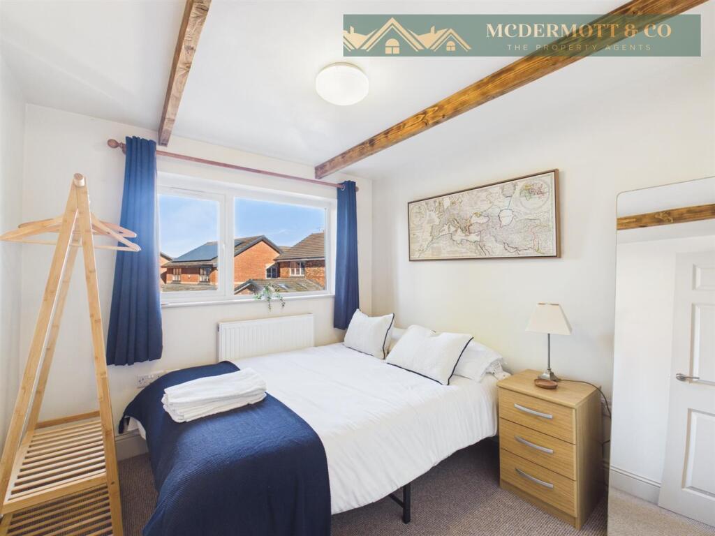 House in Oldham, Greater Manchester - View 5