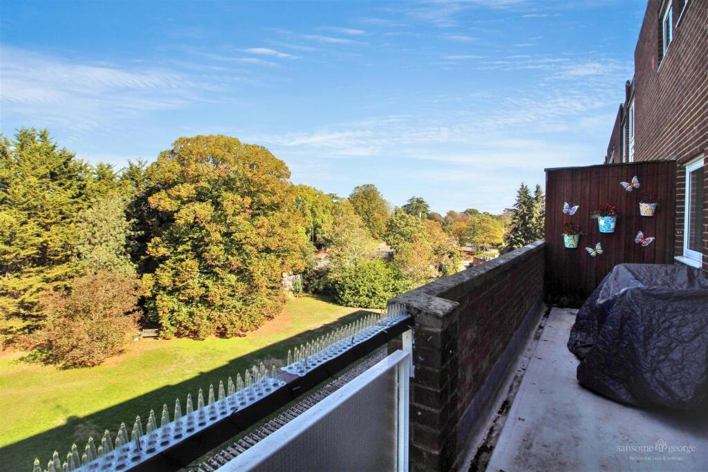 Apartment in Reading, Katesgrove - View 2