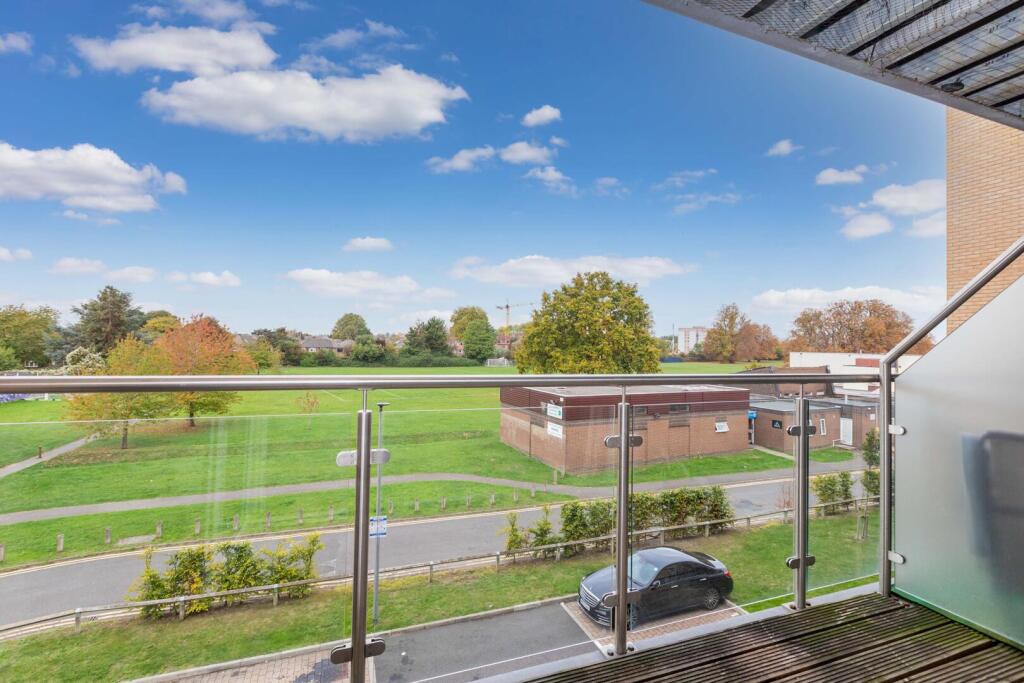Apartment in Windsor - View 2