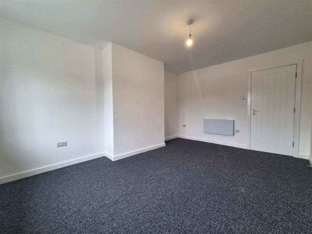 Apartment in Tameside, Brushes - View 5