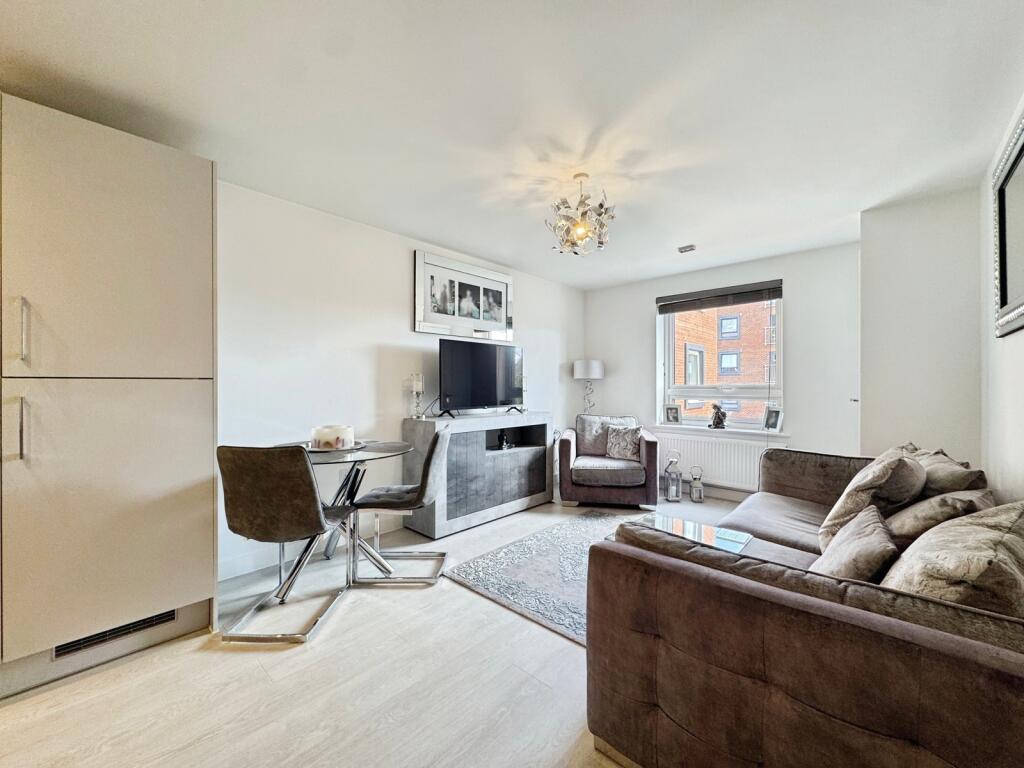 Apartment in Binfield, Bracknell Forest - View 5