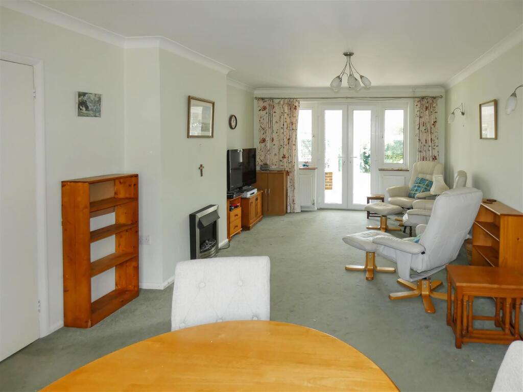 Chaucer Avenue, Rustington photo 3
