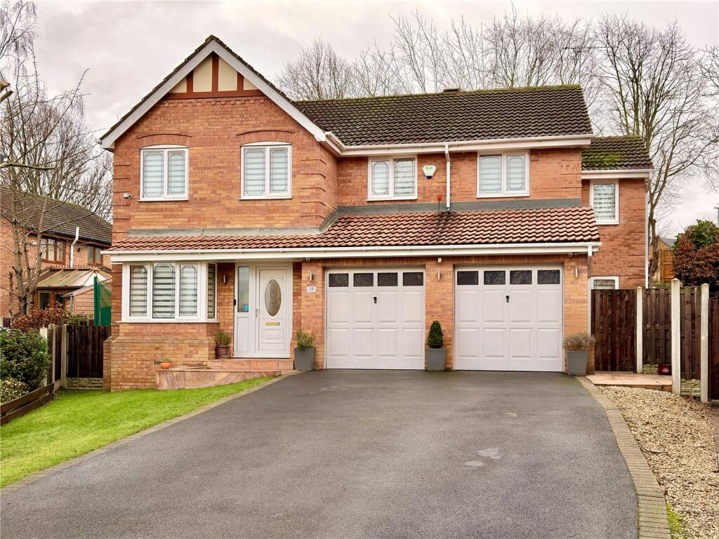 5-bed detached on Poplar Road, Wombwell, Barnsley, South Yorkshire, S73, £425,000