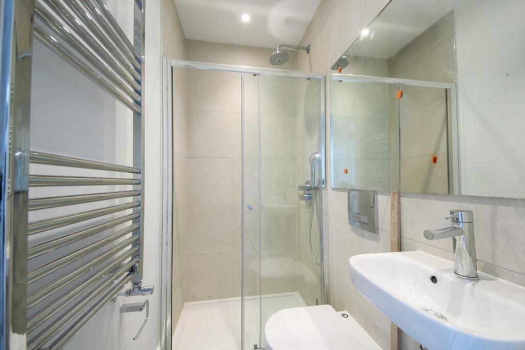 4 bedroom semi-detached house for rent