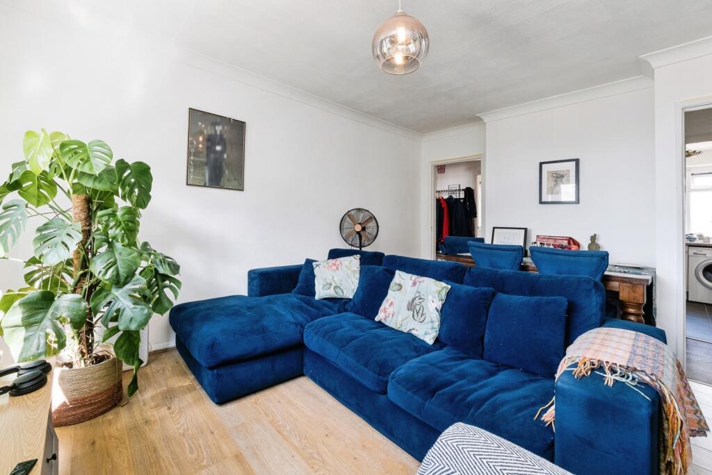 Apartment in Romford - View 5