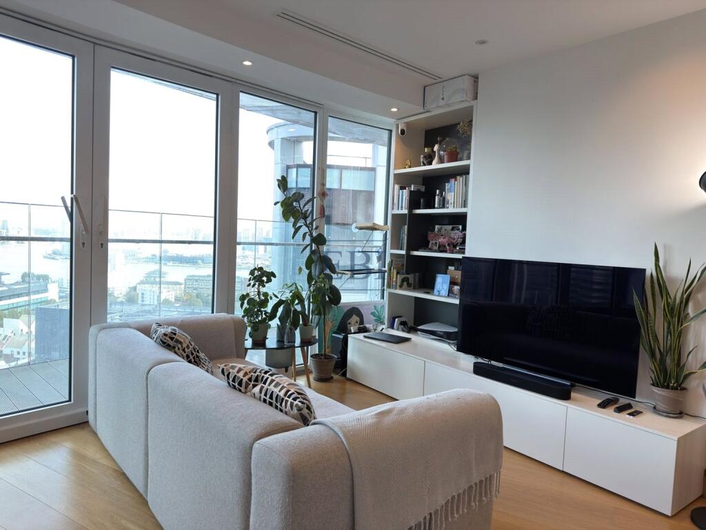Apartment in London, St John's Estate, Isle of Dogs - More