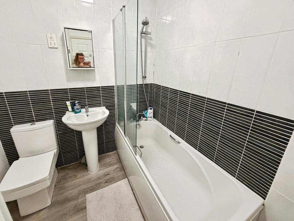 House in Charnwood, Hallam Fields, Birstall - View 5