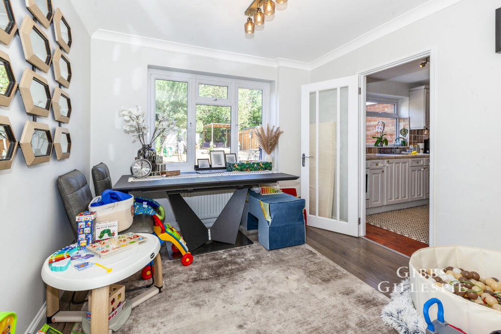 House in Slough, Stoke Poges - More