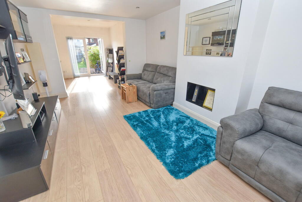 Fairway Crescent, Bromborough photo 4