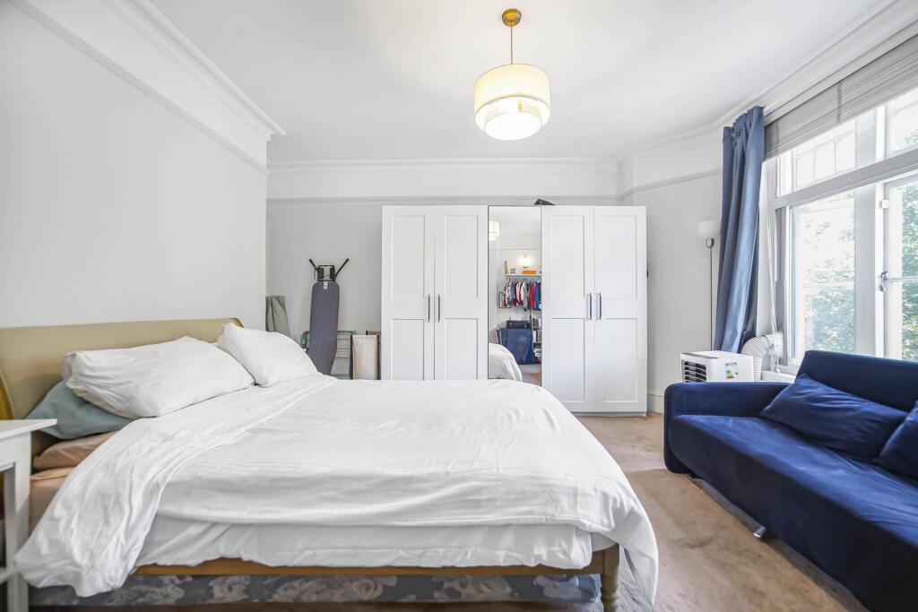 Apartment in London - More
