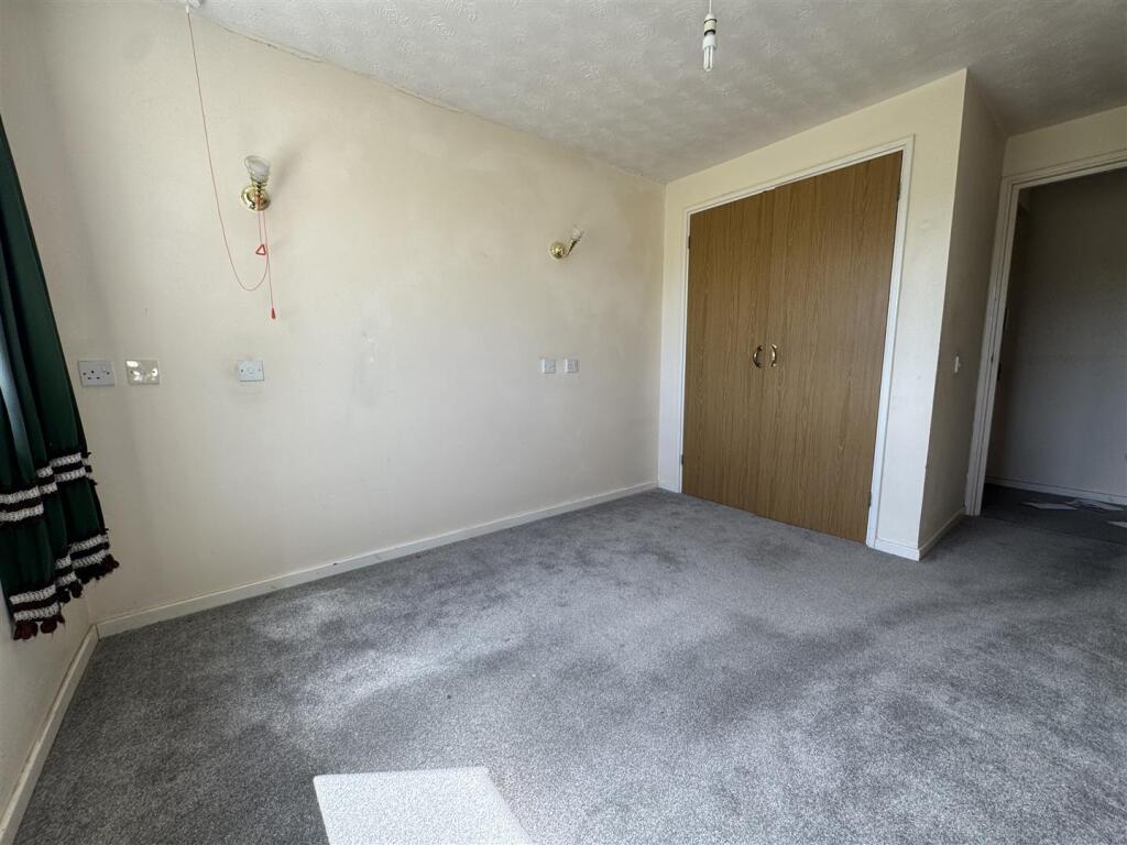 Apartment in Worthing, West Sussex - View 5